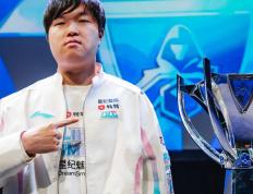 开云官方app入口-100T横扫BRO，Scout操刀奇招英雄翻盘宿敌对决淘汰赛，引爆全场热议