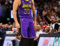 开云体育app-湖人战胜掘金，保持不败纪录