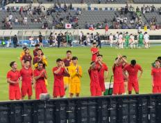 开云体育-东亚足球大赛中引发热议的一幕