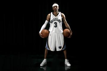 开云体育app-F1引擎与地缘齿轮，新赛季揭幕战夜，一场轮胎下的暗战