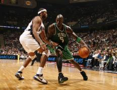 开云体育在线-当足球狂想曲闯入篮球圣殿，伊布与新世界队重构的体育狂想