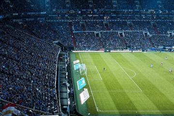 开云体育在线-生死0.3秒，当迈凯伦在银石险胜威廉姆斯，阿隆索用42岁的火焰点燃赛场