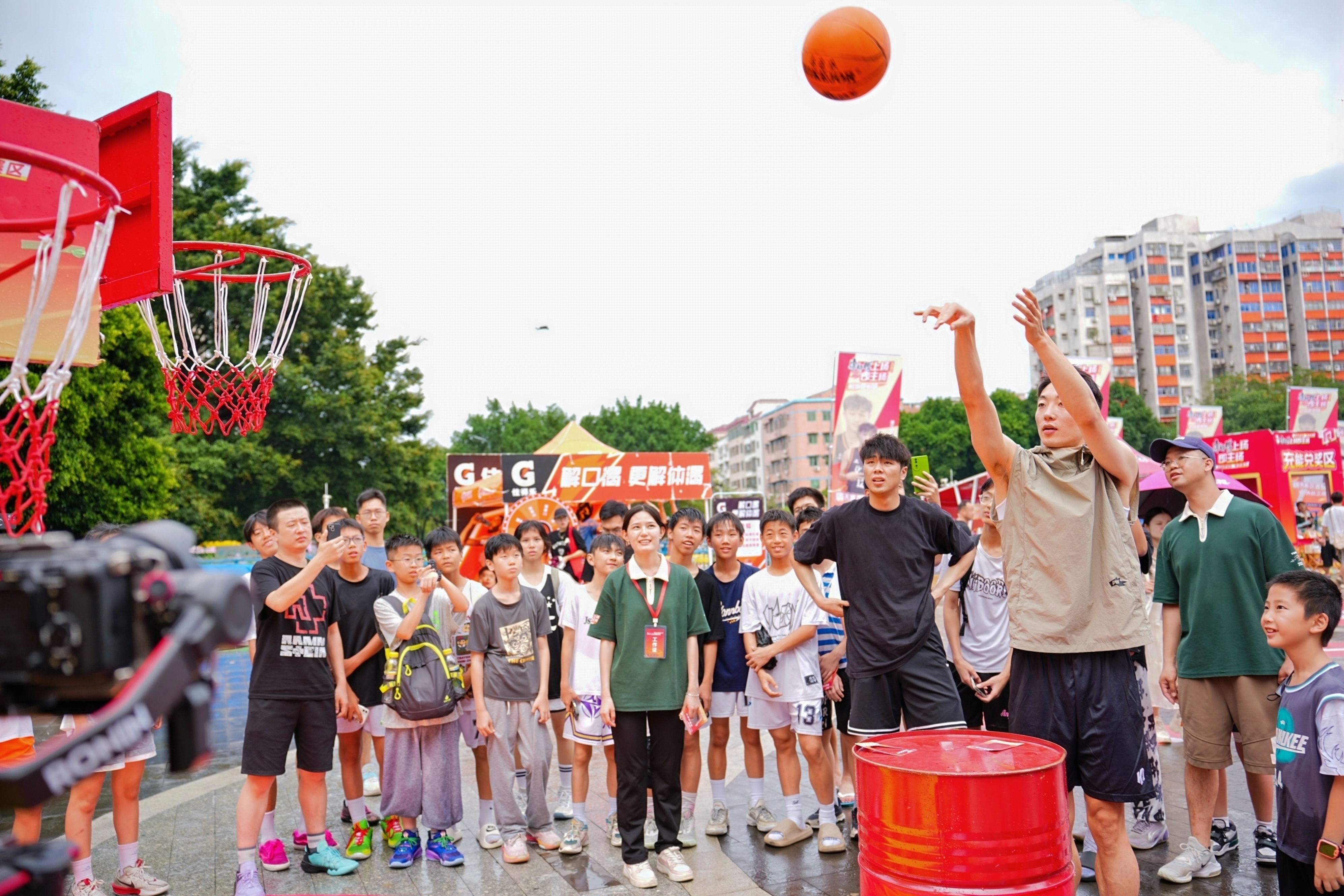开云体育APP下载-包含公益篮球赛纪念赛:球迷共同致敬传奇球星的词条