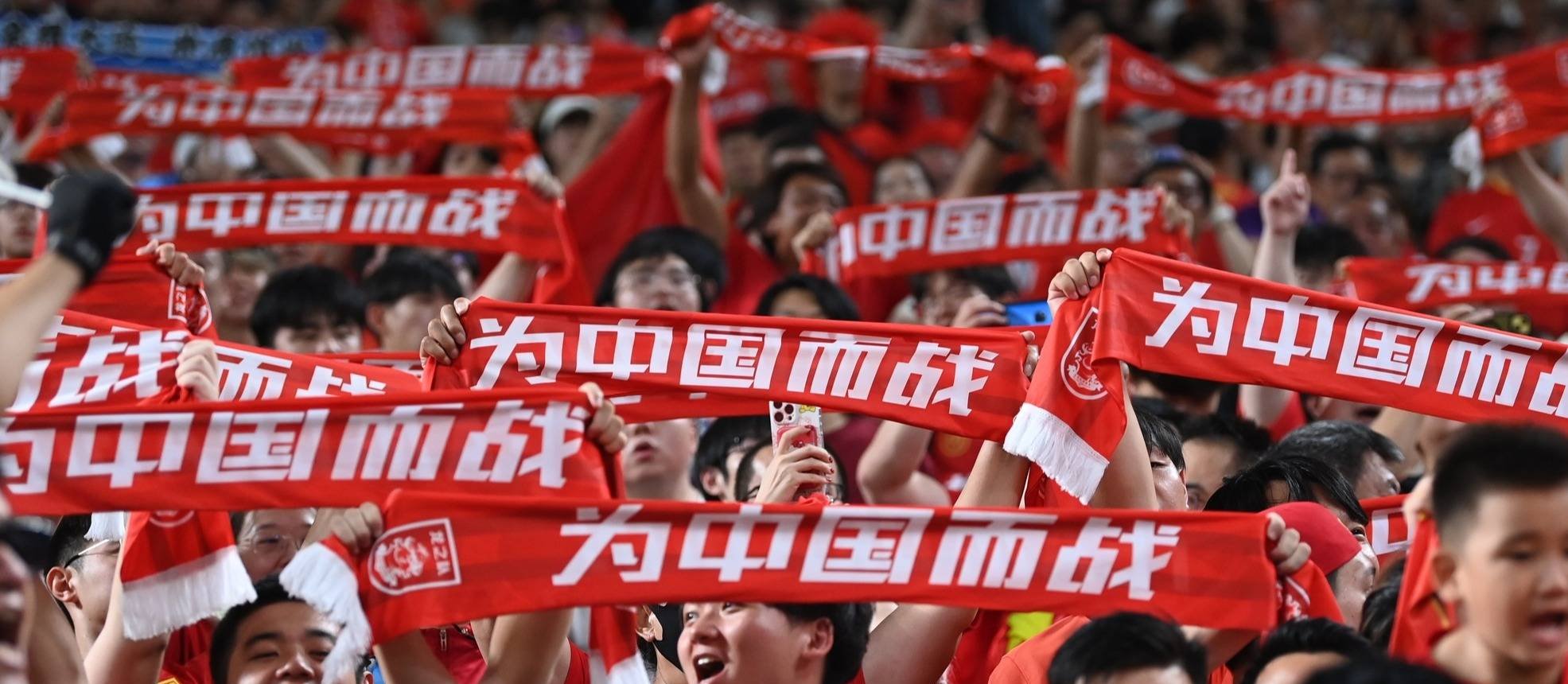 开云体育app-比分悬殊胜利成形，球队大捷庆祝