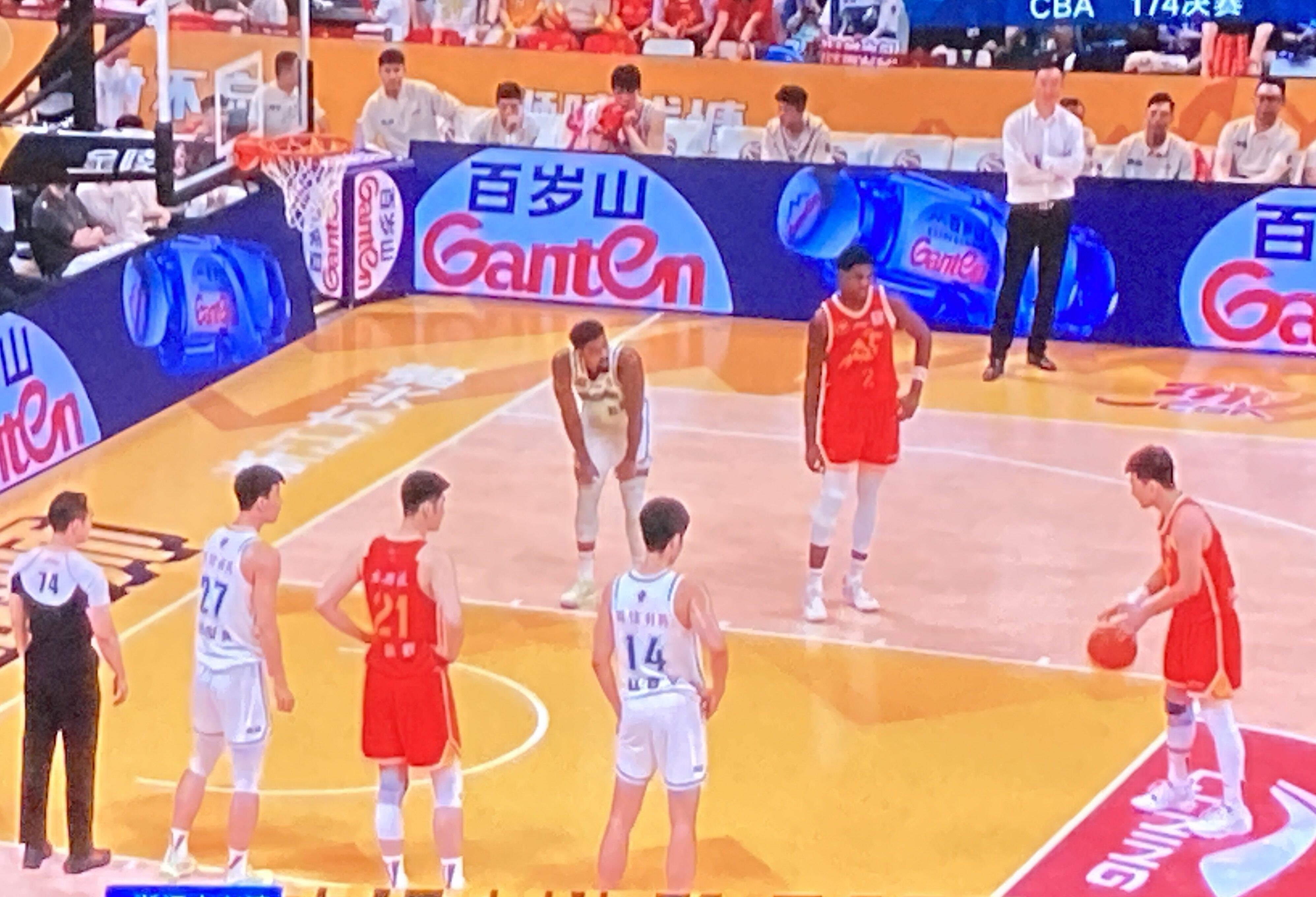 开云体育登录-青岛队逆转广东队，赢得关键比赛