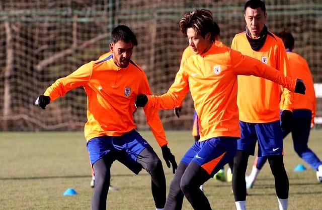 开云体育官方网站-紧张比拼中诞生新星，球队士气高涨