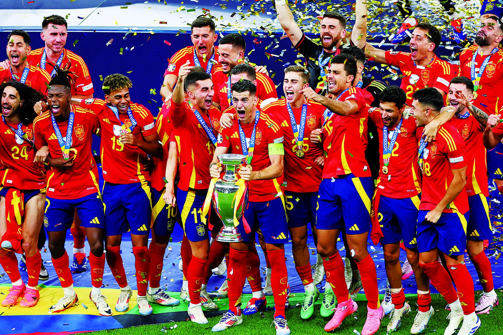 开云APP-欧洲国家足球赛事激发出无穷澎湃热情